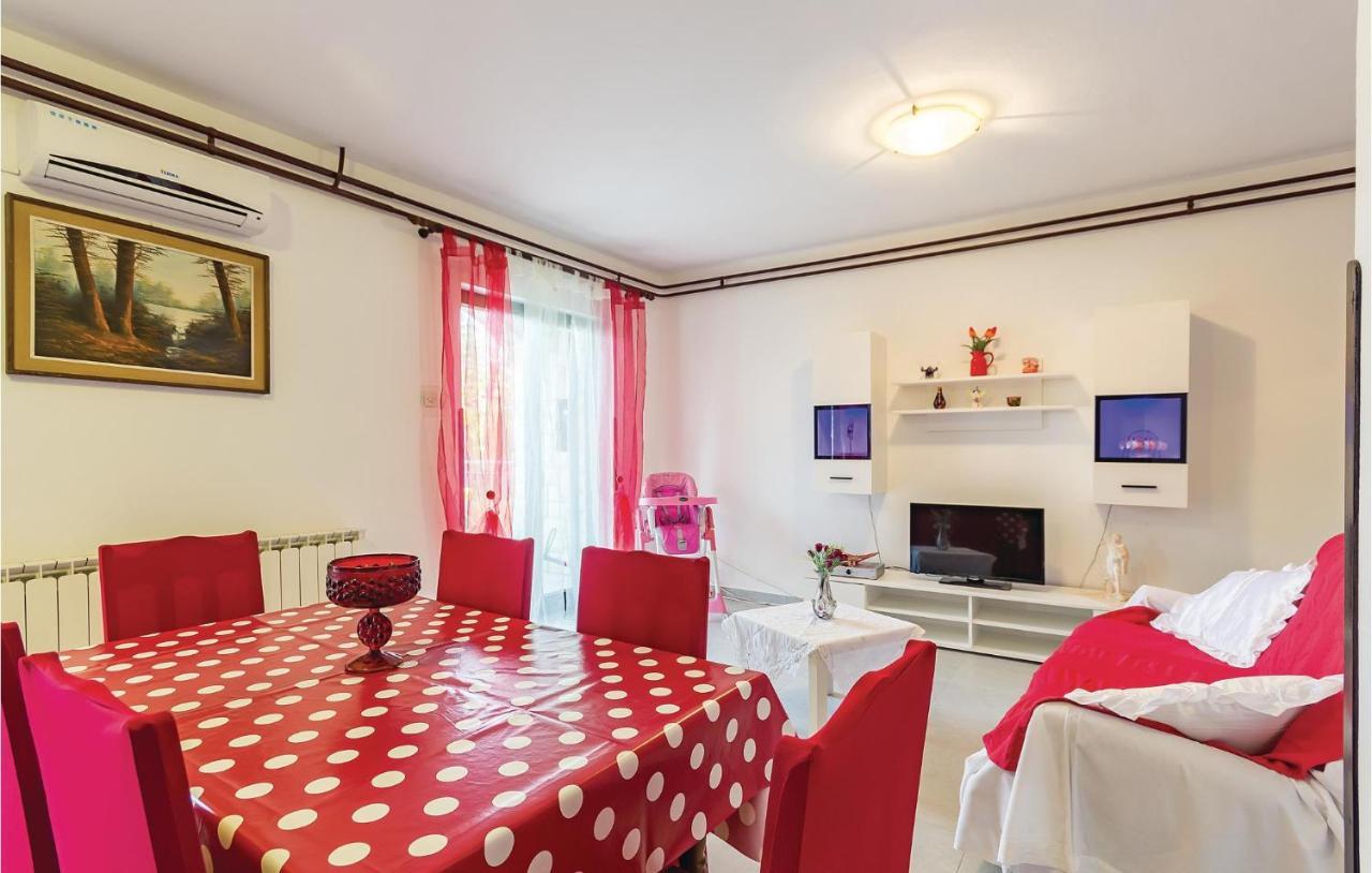 3 Bedroom Beautiful Apartment In Медулин Экстерьер фото